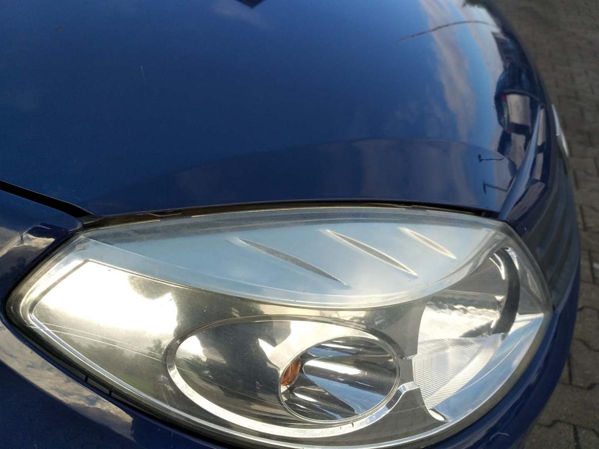 Dacia Sandero original Scheinwerfer rechts Halogen obehalb leicht vergilbt Bj.2009